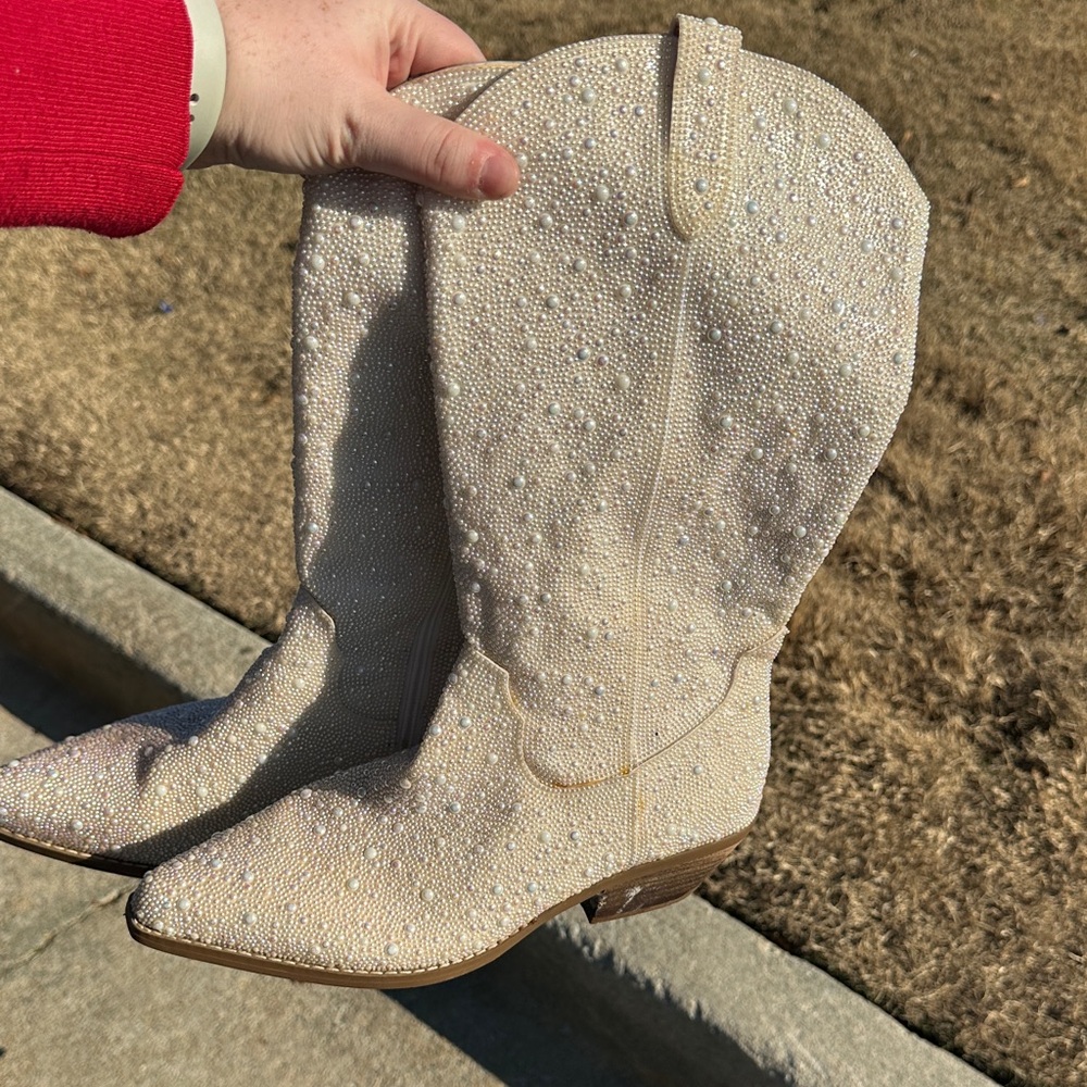 Betsey Johnson Dalas Pearl Boots